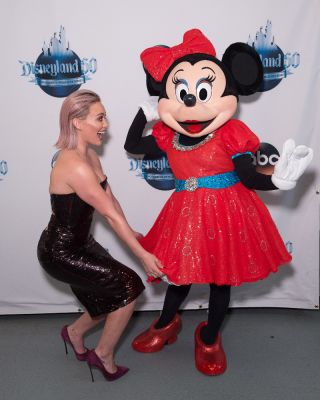 Hilary Duff evento Disneyland 60 ABC
Parole chiave: minnie
