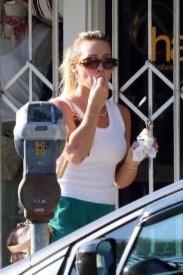 Hilary con la famiglia
Parole chiave: gelato famiglia