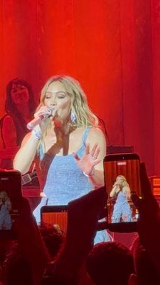 hilary-duff-tour-londra-small-rooms-big-nerves-19012026-12.jpg