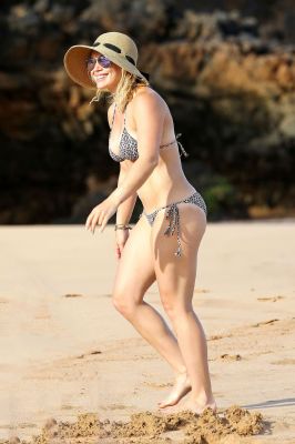 Hilary Duff sexy in bikini alle Hawaii
Parole chiave: mare