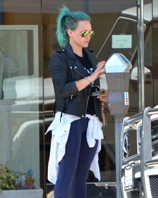 Hilary Duff shopping a Beverly Hills
Parole chiave: blue hair