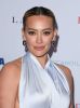 Nome del file=Hilary-Duff-ai-Fashion-Los-Angeles-Awards-2026-red-carpet-6.jpg
Dimensione del file=225KiB
Dimensioni=1200x1618
Aggiunta il=15 Apr 2026 Hilary-Duff-ai-Fashion-Los-Angeles-Awards-2026-red-carpet-6.jpg