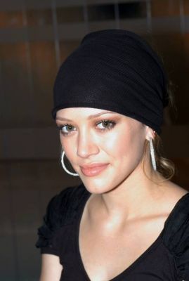 hilaryd-dot-org_photosht-inMilan-midMay06_02.jpg