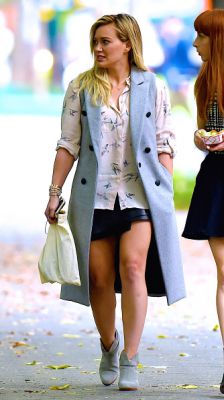 Hilary Duff sul set della seconda stagione di Younger
