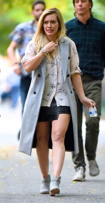 Hilary Duff sul set della seconda stagione di Younger
