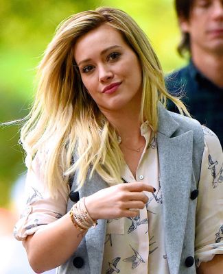 Hilary Duff sul set della seconda stagione di Younger
