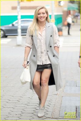 Hilary Duff sul set della seconda stagione di Younger
