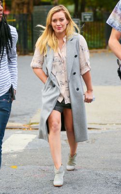 Hilary Duff sul set della seconda stagione di Younger
