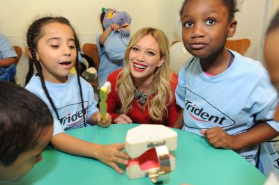 Hilary Duff al 10° anniversario di SAA (15/9/14)
Hilary Duff ha partecipato al 10° anniversario dell'iniziativa "Smiles Across America", organizzato da Trident Gum e Oral Health America
