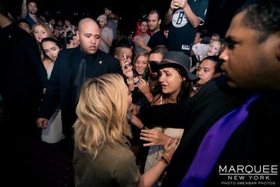 Presentazione di Chasing the Sun
Hilary Duff presenta il nuovo singolo "Chasing the Sun" al Marquee di New York
