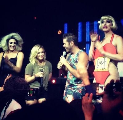 Presentazione di Chasing the Sun
Hilary Duff presenta il nuovo singolo Chasing the Sun al Marquee di New York
